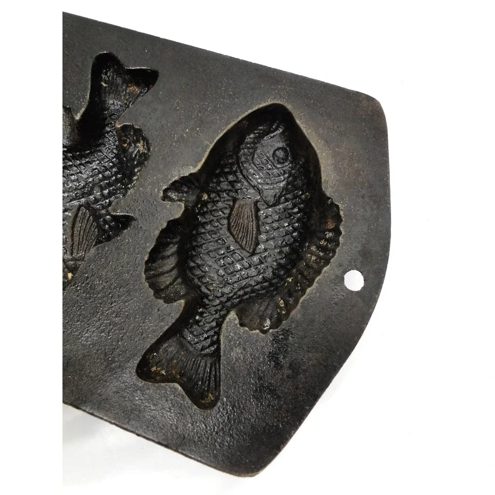 Lodge Cast Iron Perch Pan 5 Fish Mold Cornbread Bakeware 5PP2 Vintage Style